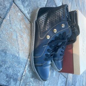 Biza React Black Womens Zip-up Ankle Boots